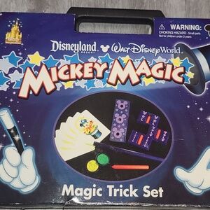 DISNEYLAND RESORT WALT DISNEY WORLD MICKEY MAGIC-MAGIC TRICK SET NEW